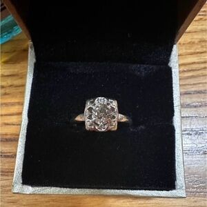 Elegant Silver Ring with Clear Gemstone